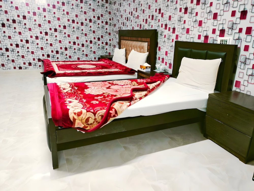 Deluxe Triple Room, City View photo 3