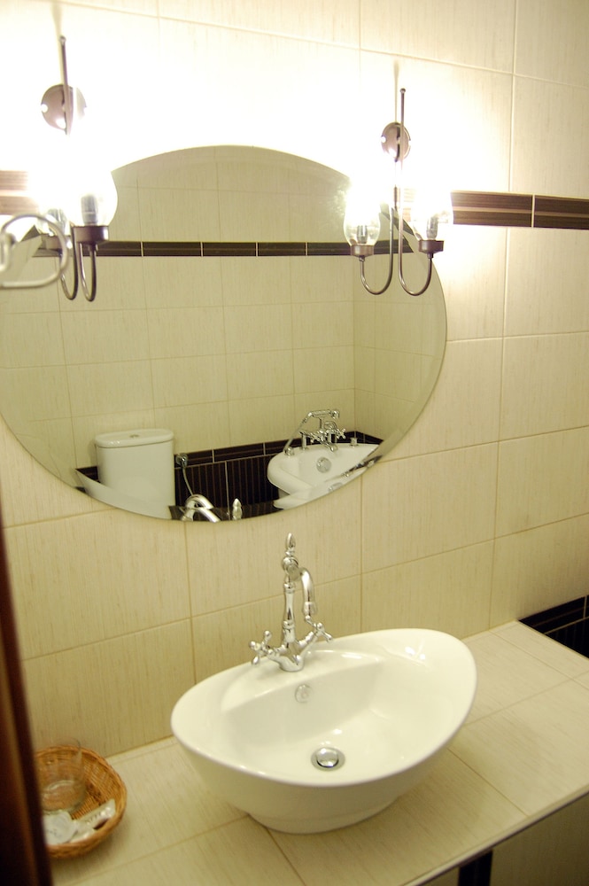 Deluxe Suite, Jetted Tub photo 2