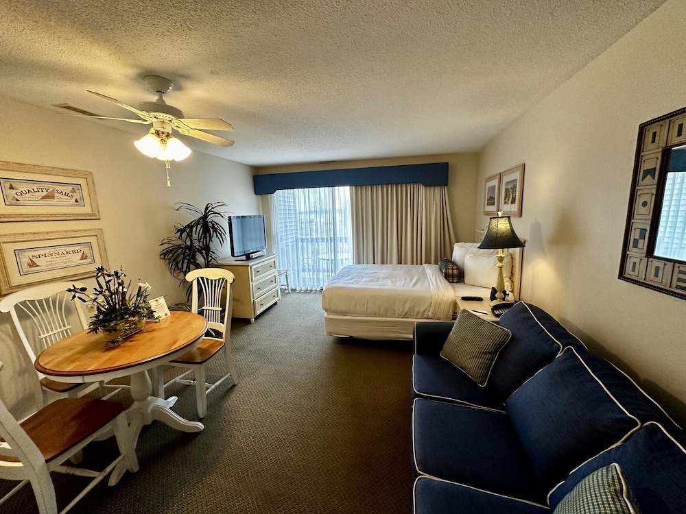 Deluxe Studio, 1 Queen Bed with Sofa bed, Balcony, Beachside (Shores Studio Condo) - Photo 1
