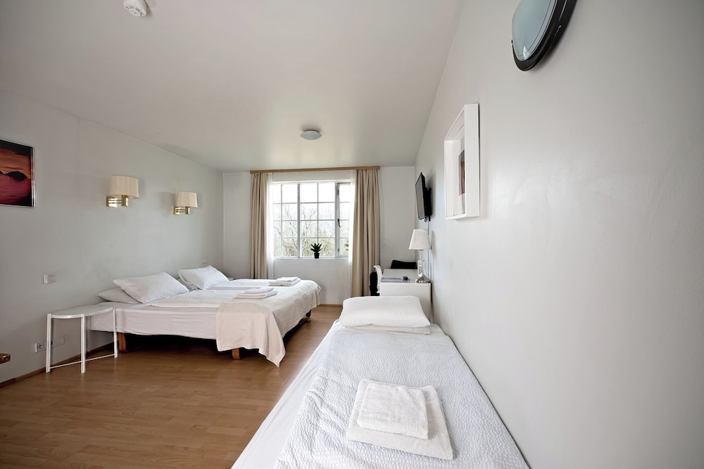 Economy Studio, 2 Twin Beds, Kitchenette, Mountain View - Photo 5