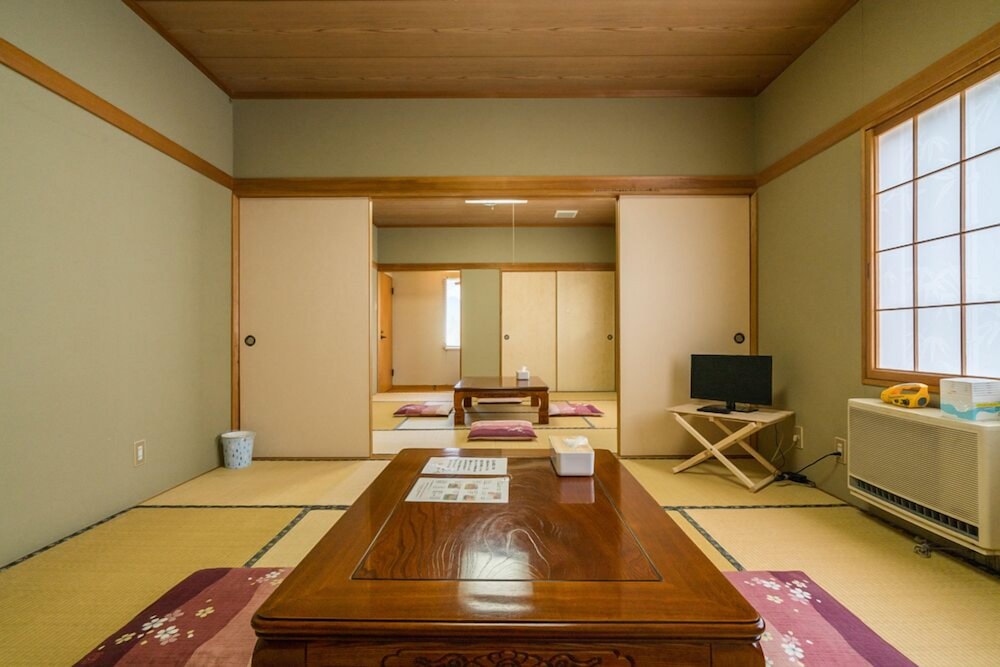 Traditional Room, Non Smoking, Shared Bathroom (Deluxe, No meal) photo 3