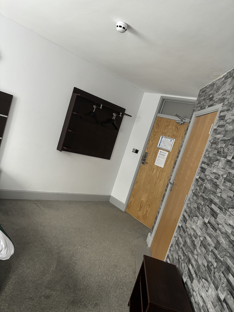 Disabled Access Room - Photo 6