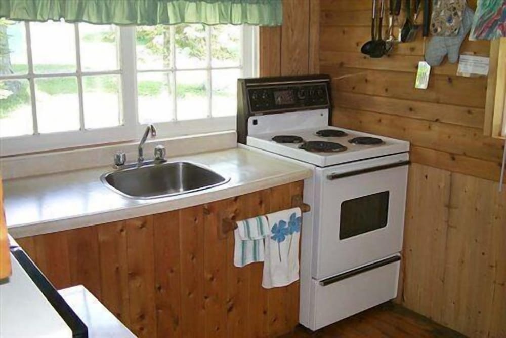 Cottage 1, 2 Bedrooms, Lakeside photo 2