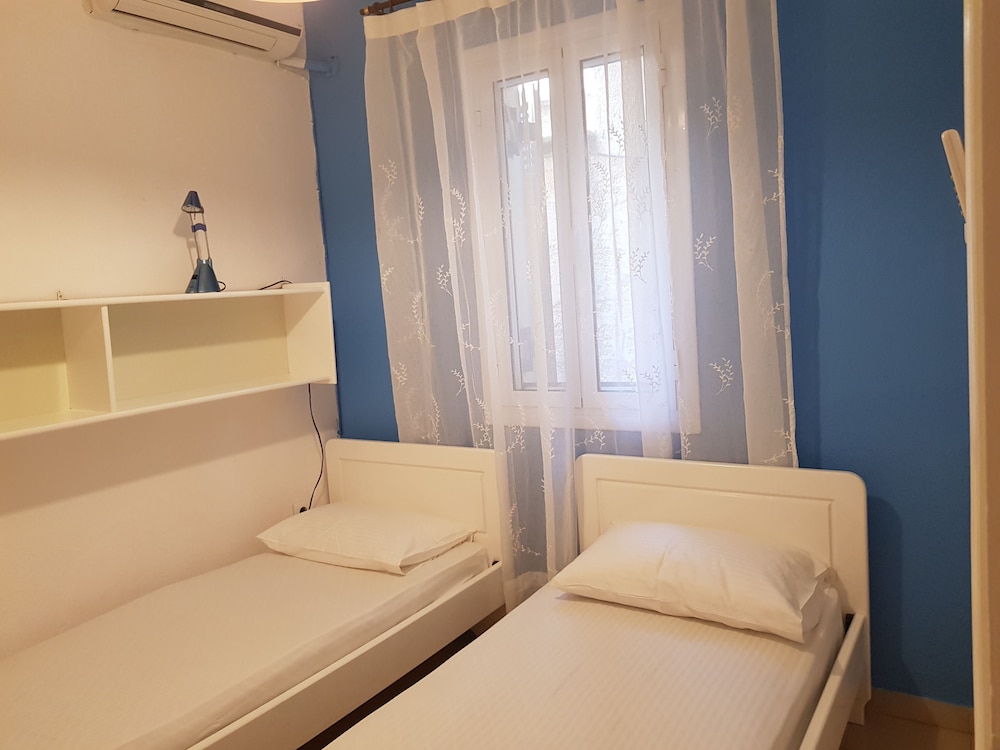 House, 2 Bedrooms, Sea View