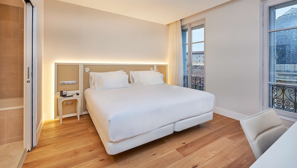 Suite (Extra Bed 2 adults + 2 children)