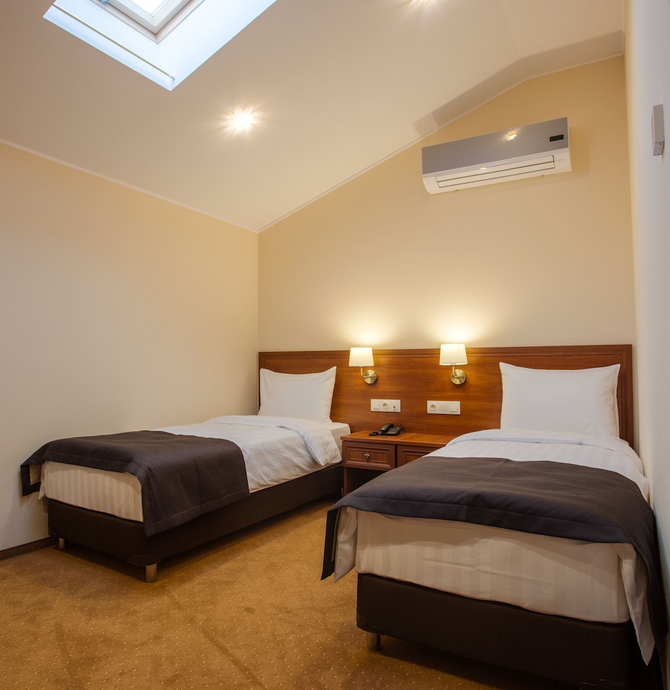 Standard Twin Room (Mansard)