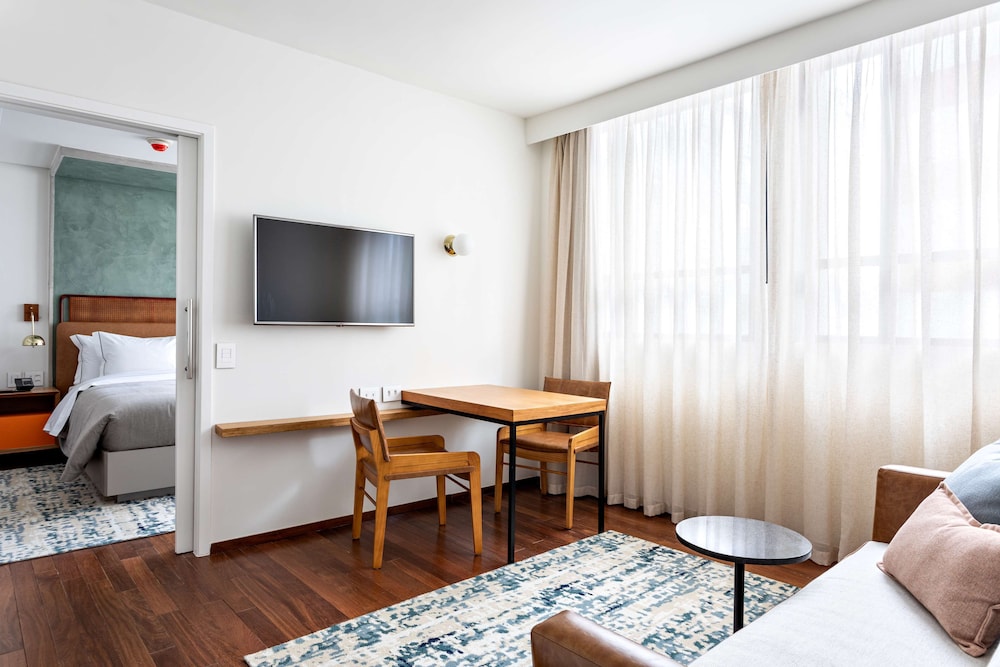 Executive Suite - Photo 9