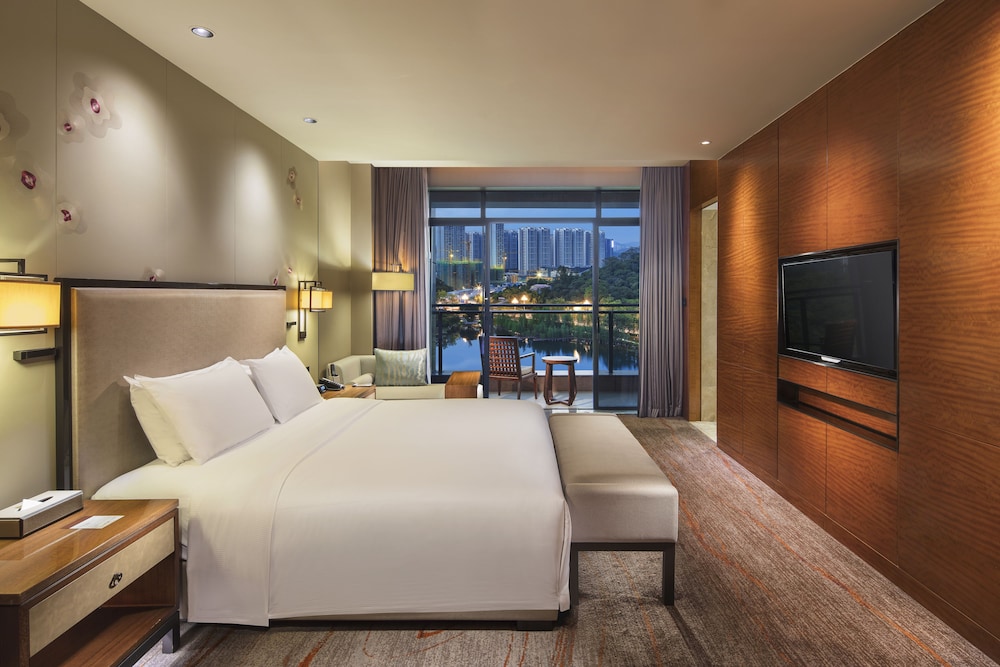 Corner Suite with Lounge Access