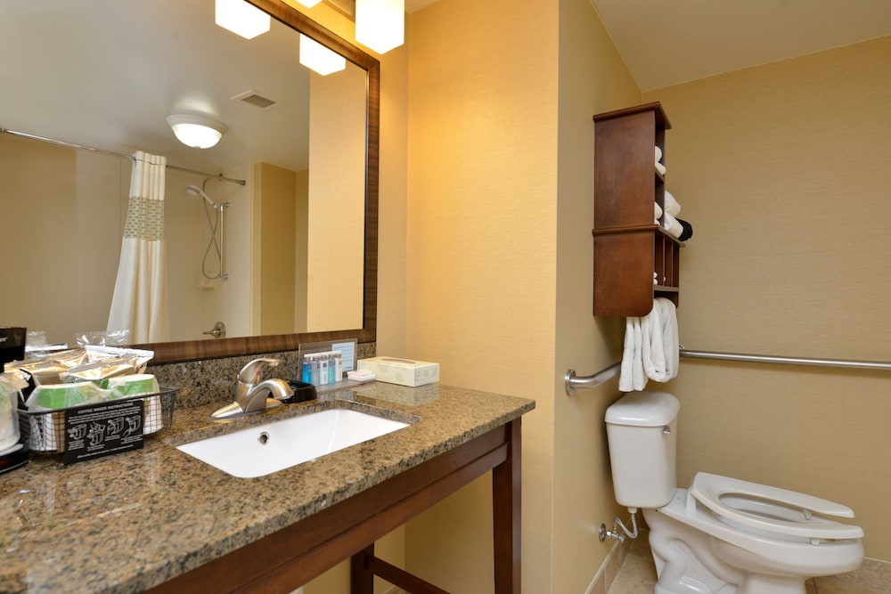 Room, 2 Queen Beds, Accessible, Bathtub - Photo 4