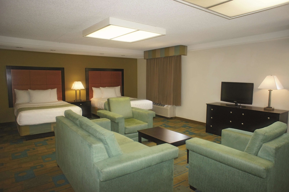 Deluxe Studio Suite, 2 Double Beds, Non Smoking photo 1