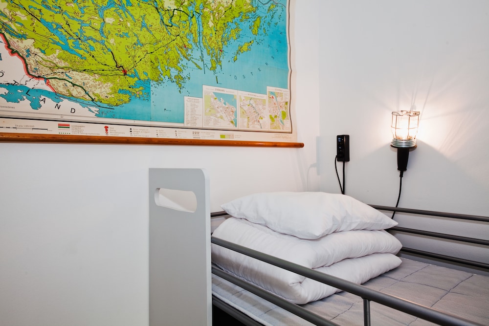 Shared Dormitory, Mixed Dorm, Shared Bathroom (8-Bed)