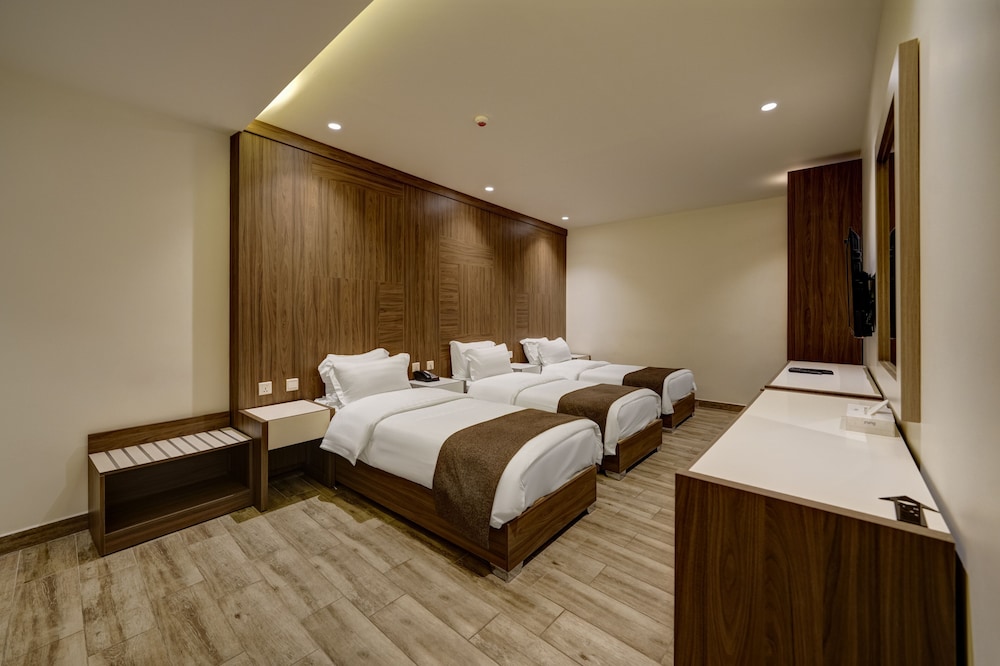 Deluxe Triple Room - Photo 11