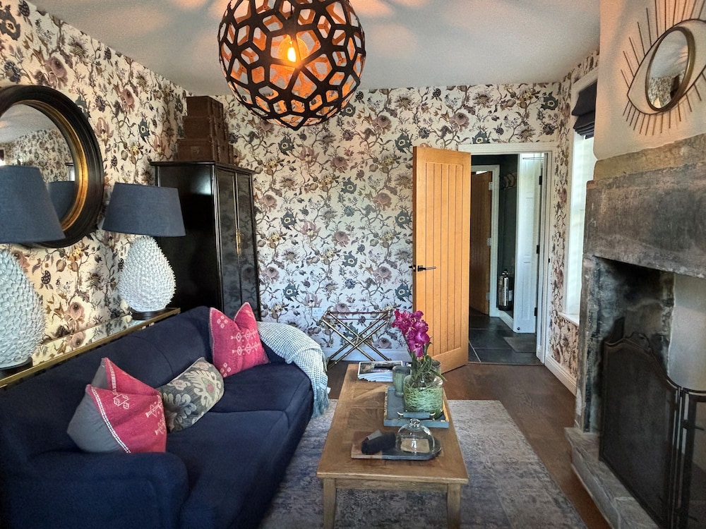 Luxury Studio Suite, 1 Queen Bed, Kitchen, Garden View (Apartment)