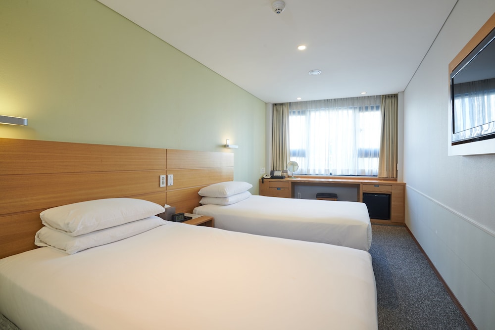 Standard Twin Room (With breakfast for 2)