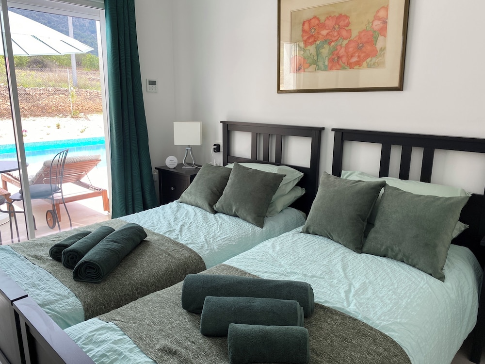 Premium Twin Room, 2 Twin Beds photo 3