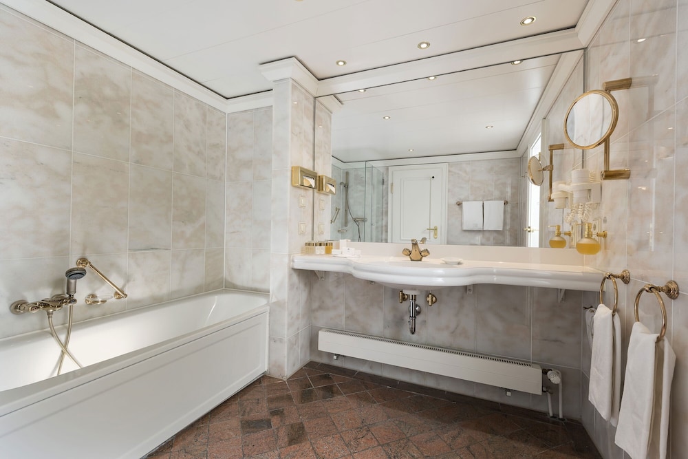 Luxury Suite - Photo 4