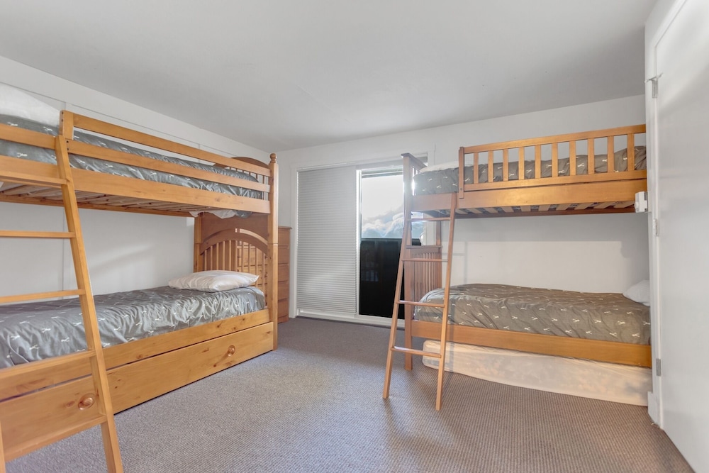 Condo, 2 Bedrooms photo 3