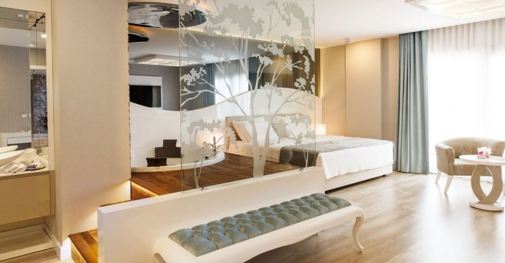 Luxury Suite photo 1