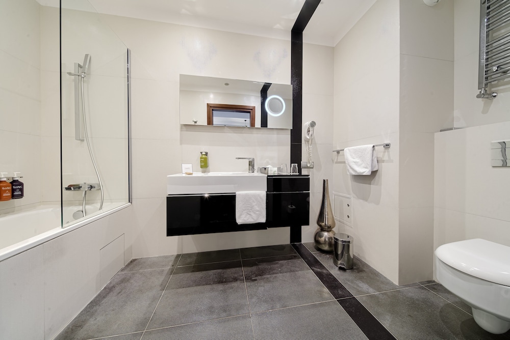Suite, 1 King Bed, Accessible, River View (Terrace Access, Top Floor) photo 3