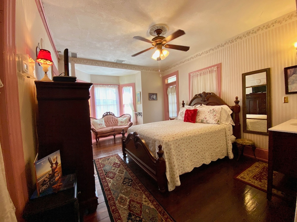 The Elizabeth Bedchamber.