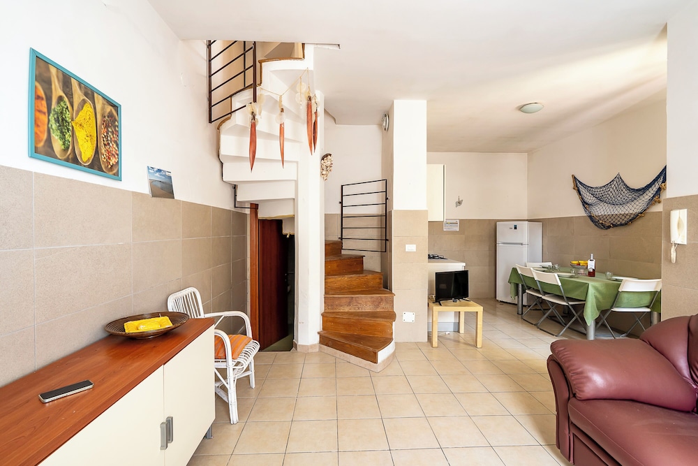 Family House, 2 Bedrooms, 2 Bathrooms (Villino Sole 4 AIRCO Near Beach &)