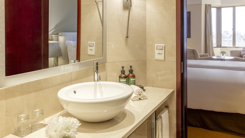 Standard Room, 2 Twin Beds, Accessible - Photo 13