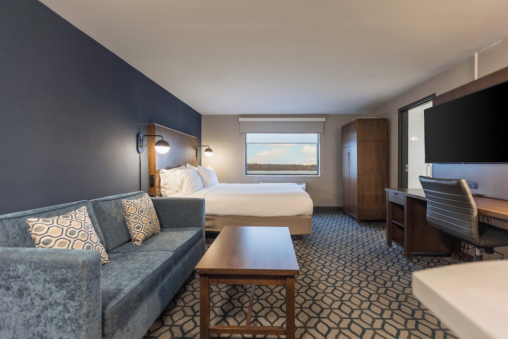 Suite, 1 Bedroom, River View - Photo 12