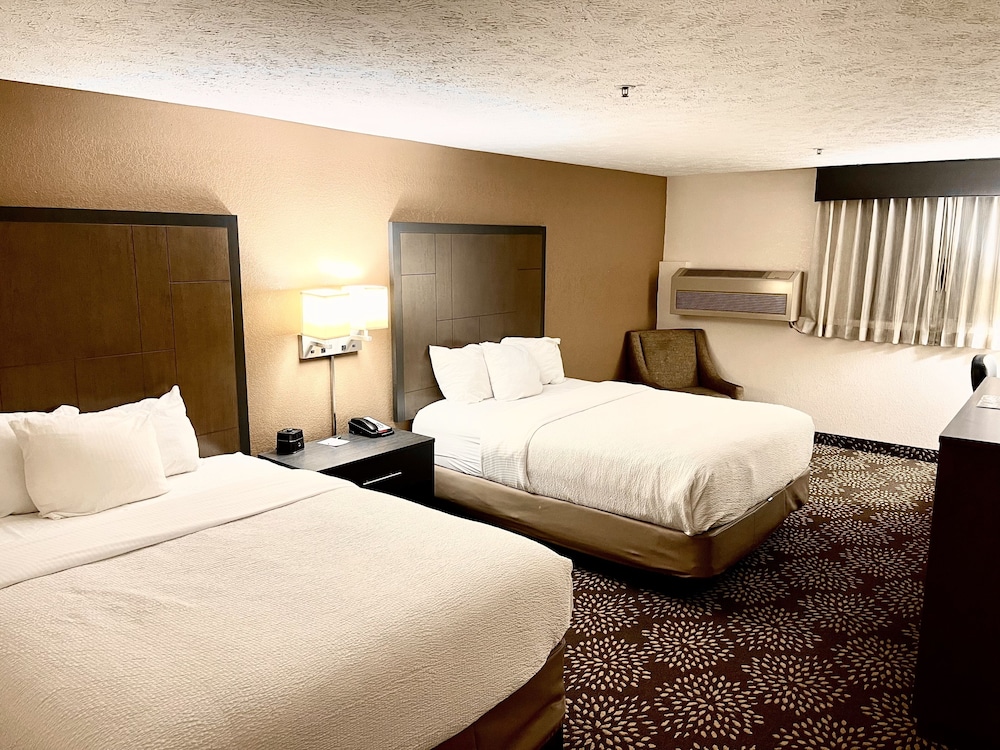 Standard Room, 2 Queen Beds, Non Smoking - Photo 1