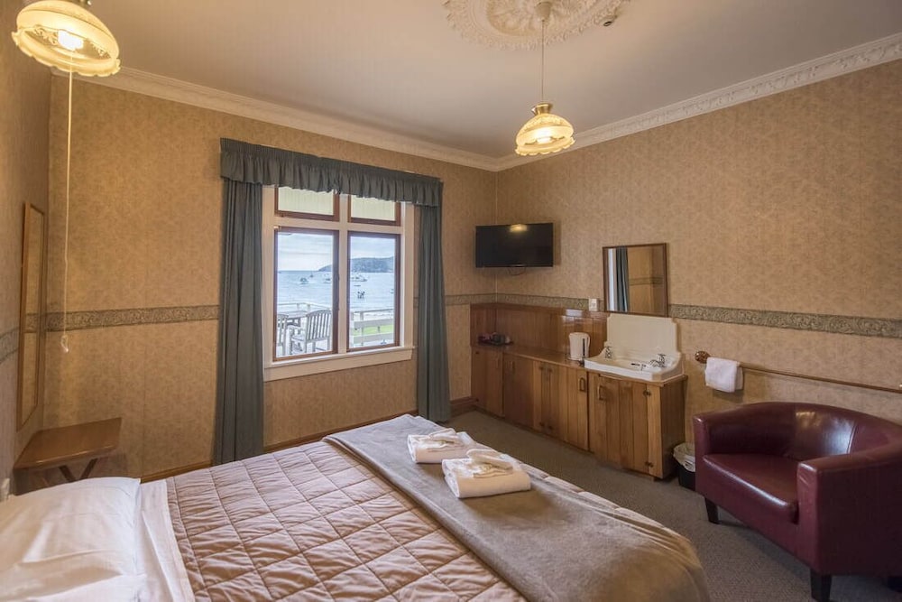 Standard Room, Shared Bathroom (Seaview) photo 1