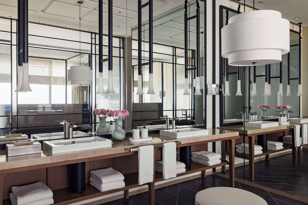 Suite (skyline Suite)