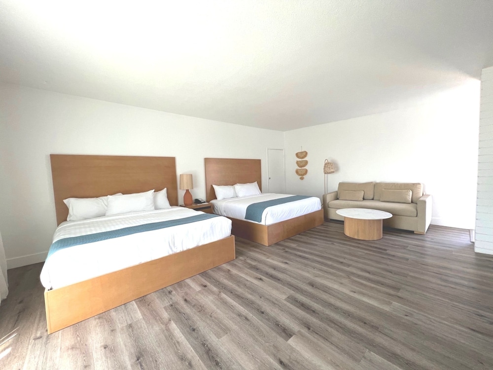 Room, Multiple Beds, Fireplace, Partial Ocean View (Partial Ocean View 2 Kings, Fireplace) photo 1