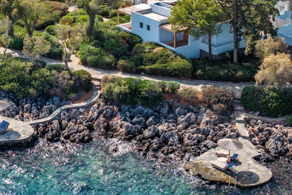 Superior Seafront Bungalow - Photo 2