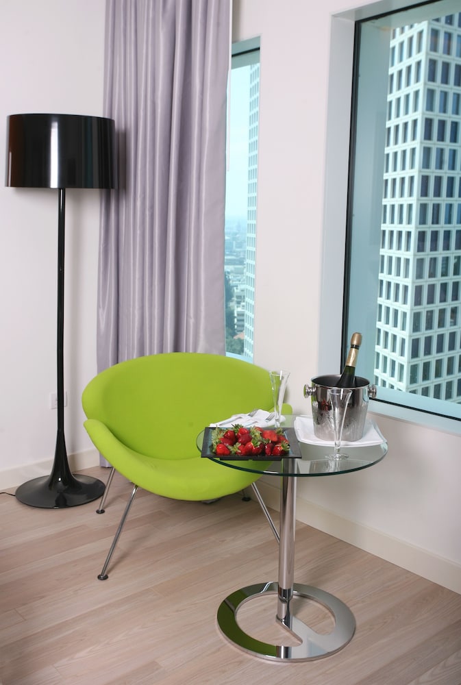Junior Suite, 1 King Bed, City View - Photo 2