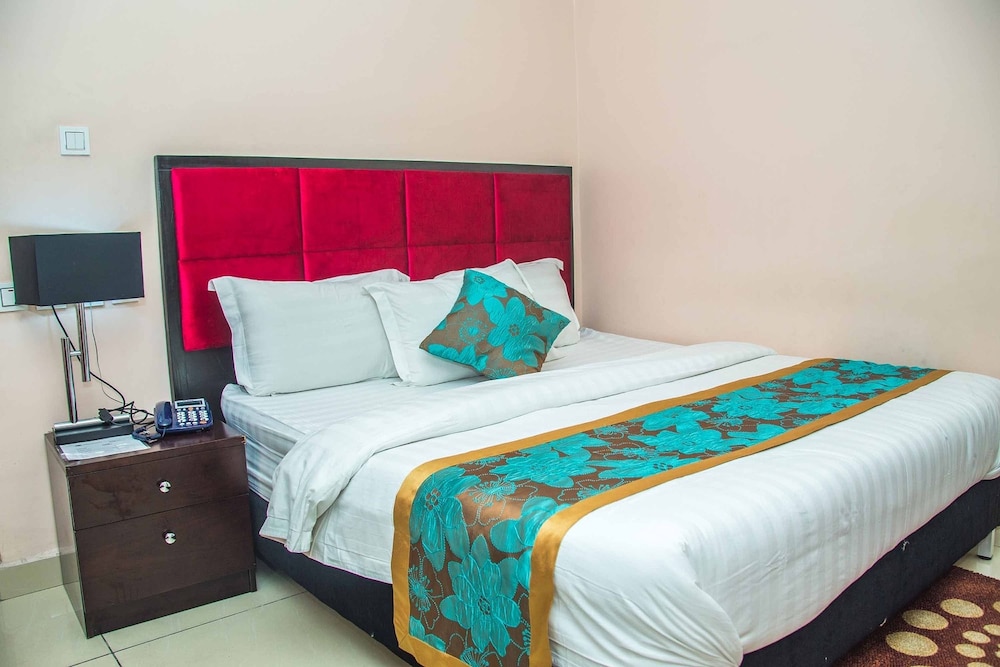 Superior Room, 1 King Bed photo 3