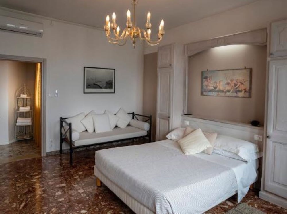 Panoramic Double Room, 1 Queen Bed, Sea View, Overwater photo 3