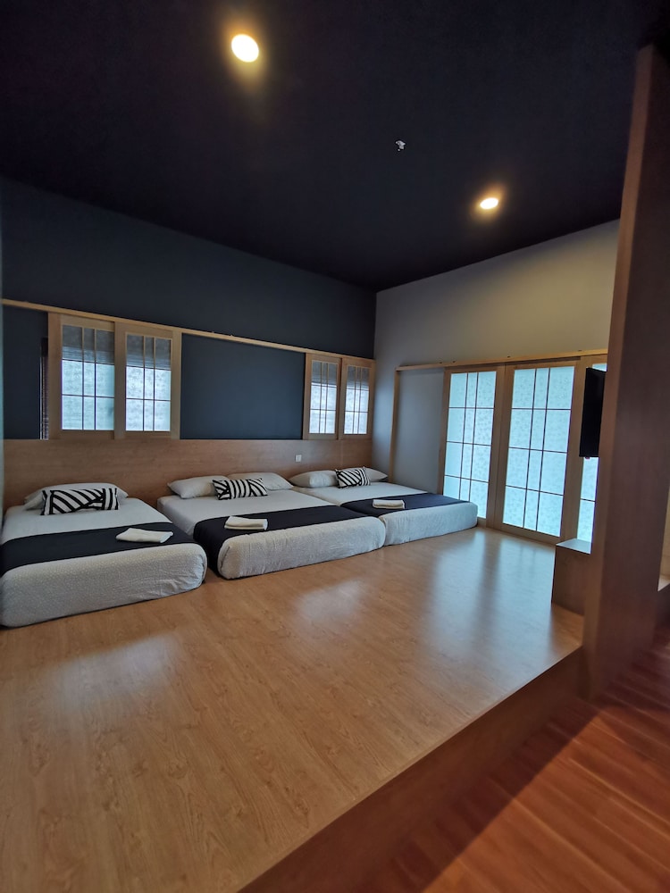 Japanese Family Room (511)
