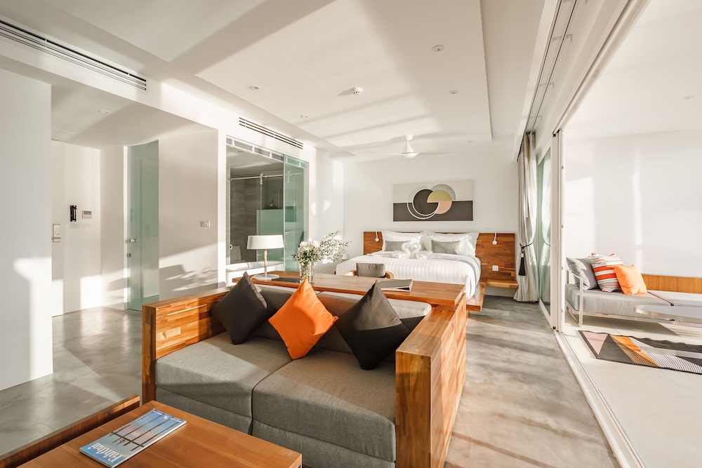 Grand Deluxe Pool Access Suite
