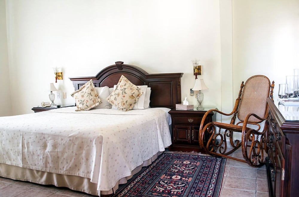 Honeymoon Suite, 1 King Bed, Jetted Tub photo 1