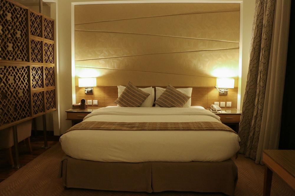 Superior Room, 1 King Bed, Kitchen, City View