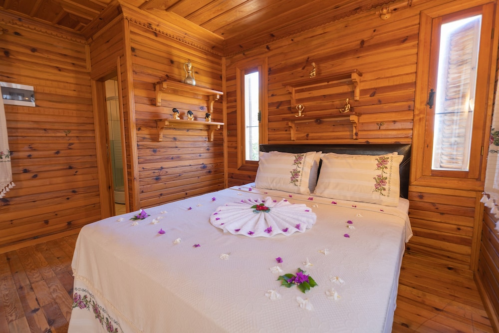 Premium Tree House photo 3