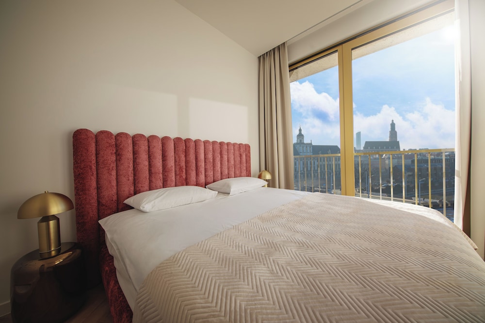 Presidental with balcony and river view photo 3