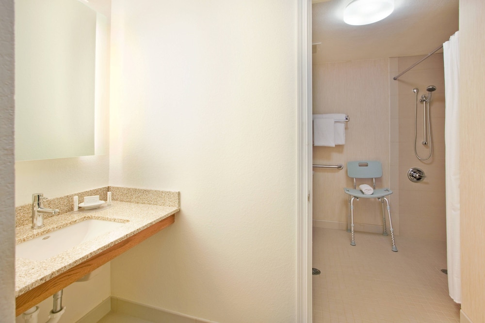 Suite, 2 Bedrooms - Photo 5