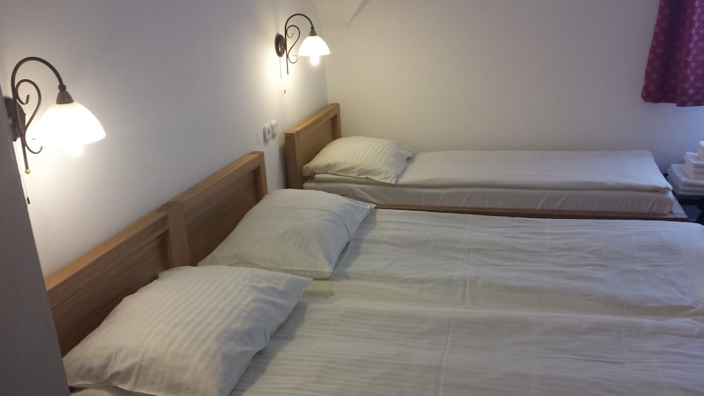 Standard Triple Room, 3 Twin Beds photo 2