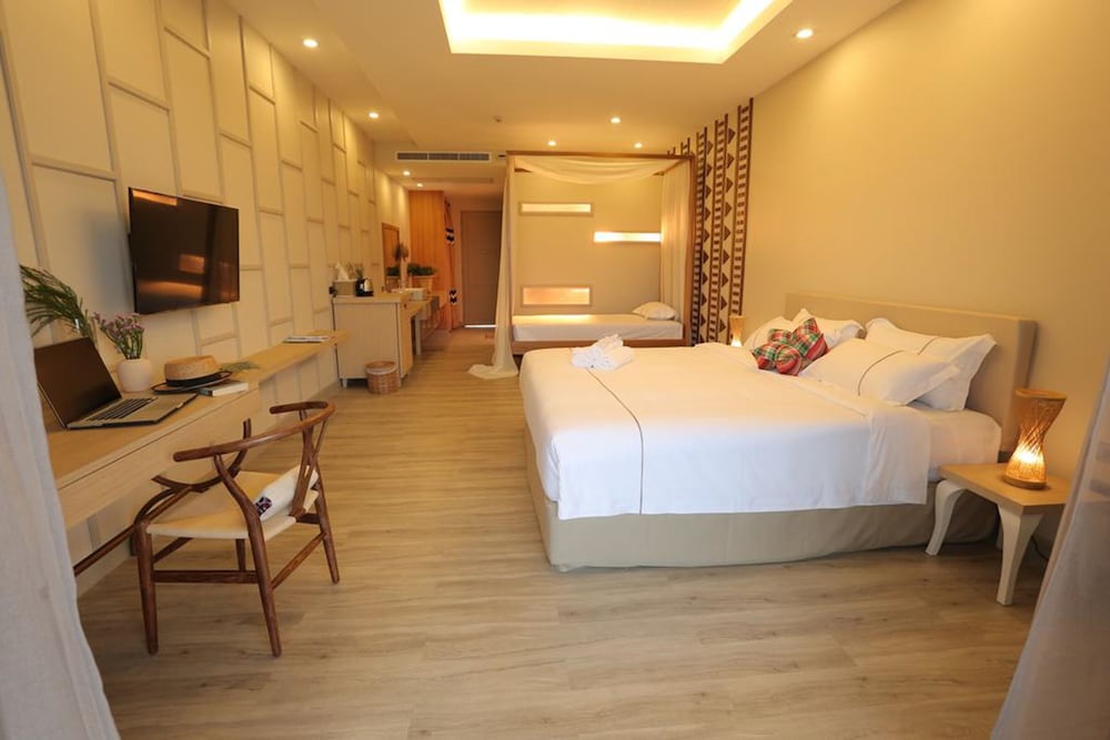 Suite Room with Balcony photo 2