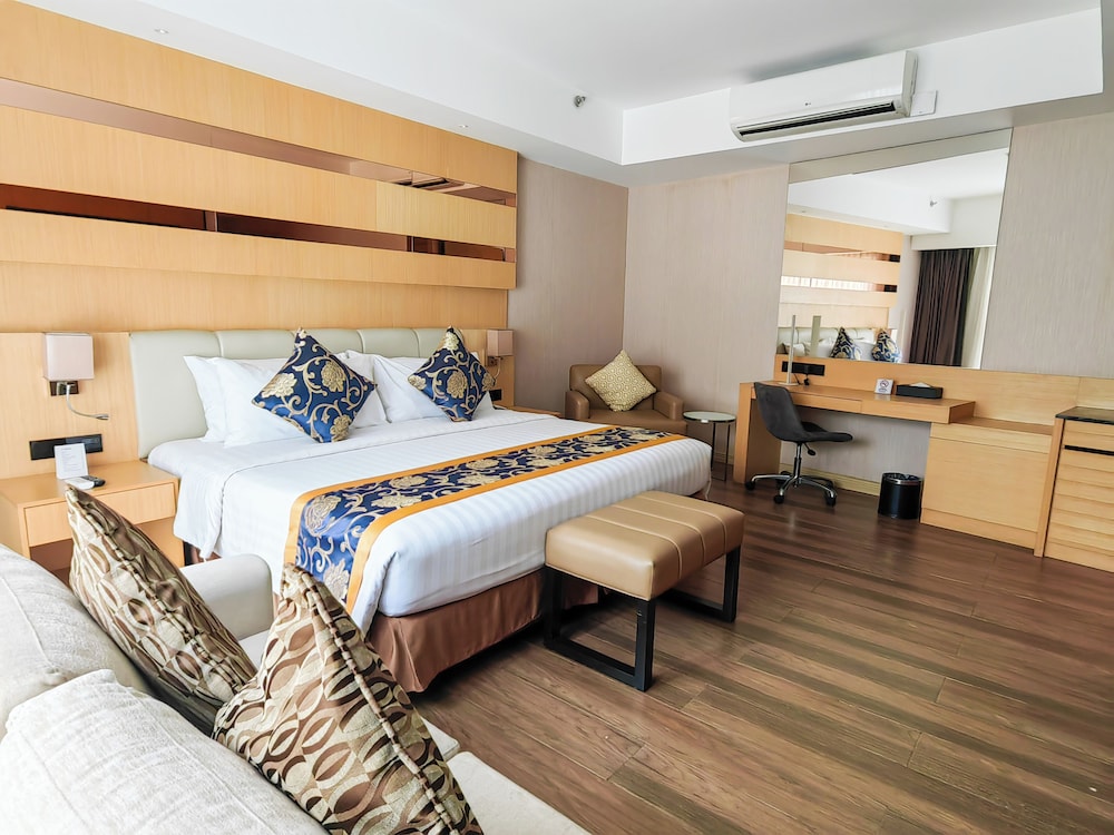 Superior Suite, 1 King Bed, Non Smoking - Photo 2