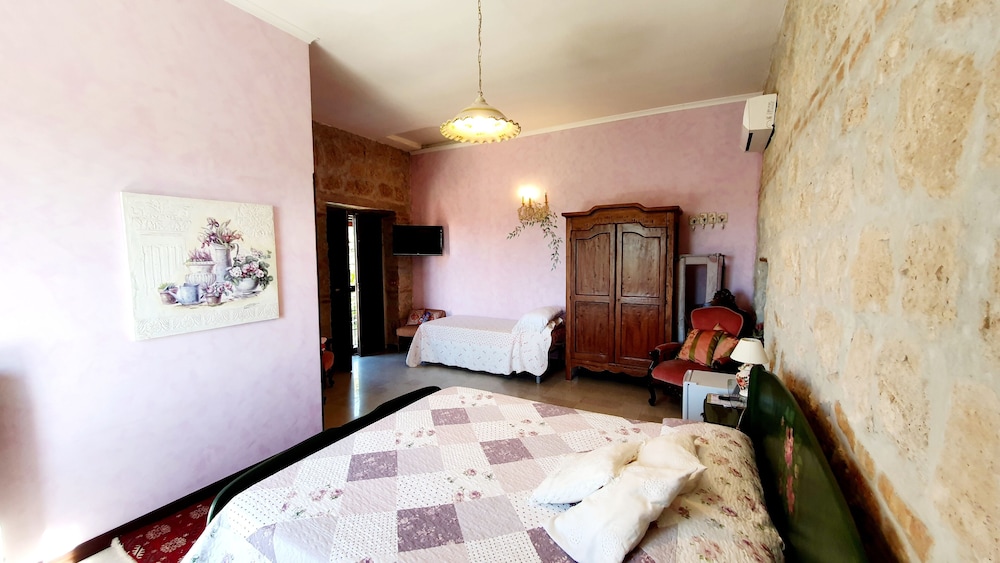 Family Quadruple Room, 1 Bedroom, Ensuite, Garden View photo 2