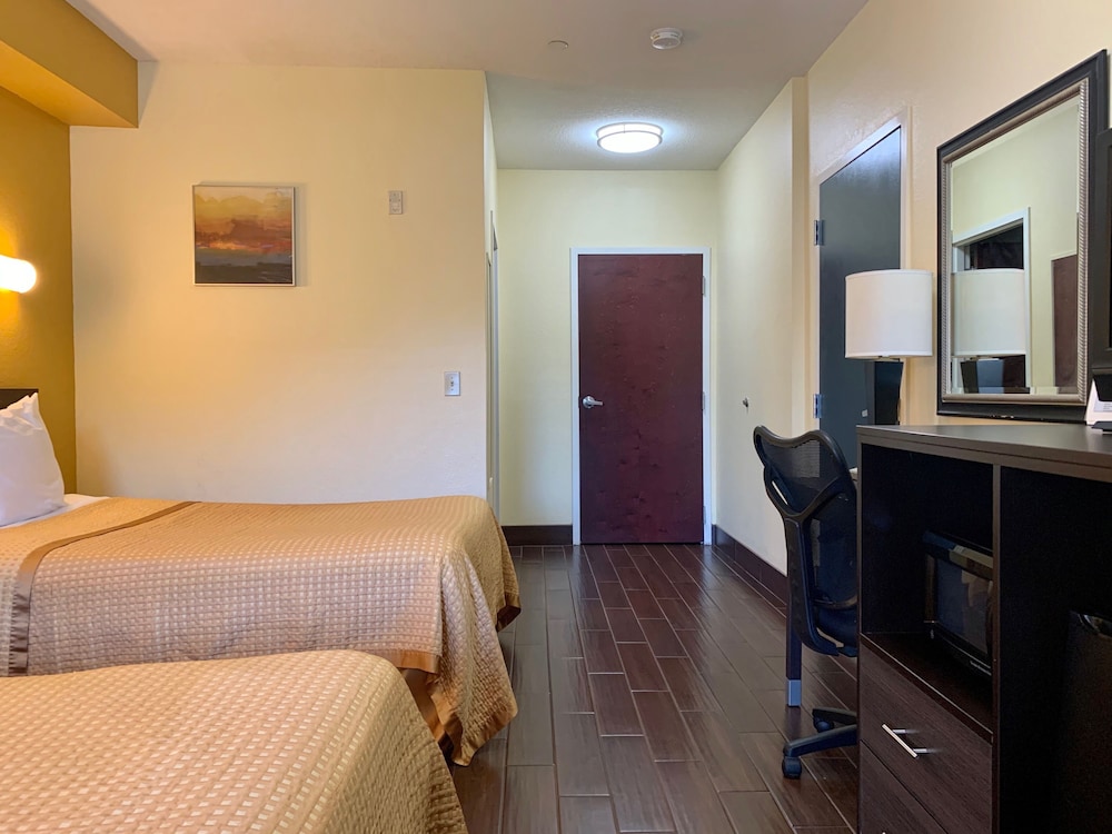 Room, 2 Double Beds - Photo 3