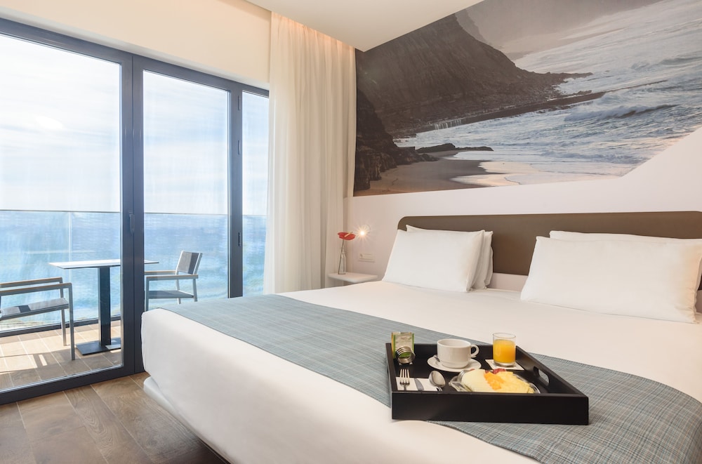Triple Room, Sea View (with Child) thumbnail 5