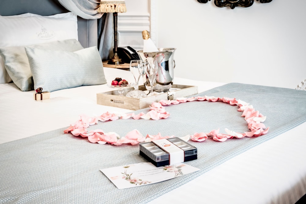 Premium Luxe Suite - Photo 2