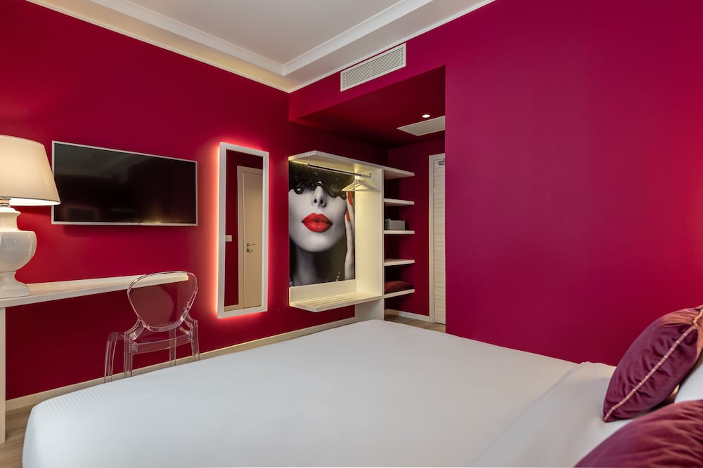 Double Room Single Use, 1 King Bed photo 3